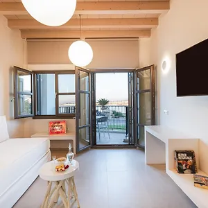 V77 Seafront Apartment Rethymno (Crete)