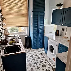The Pink Bath Pad - 3 Bedroom Seaside Pets Allowed New Apartment Scarborough